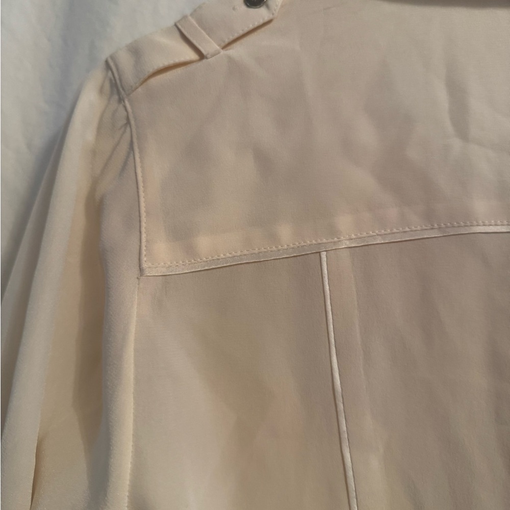 White House Black Market Cream Button Down Silk Shirt Beautiful like new - Picture 5 of 8